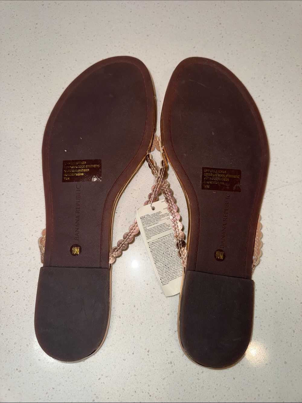 Banana Republic Women's Metallic Rose Gold LeatherScallop-Trim Flip Flop Sandals - Picture 6 of 6